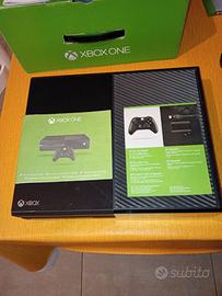X box one con due video giochi