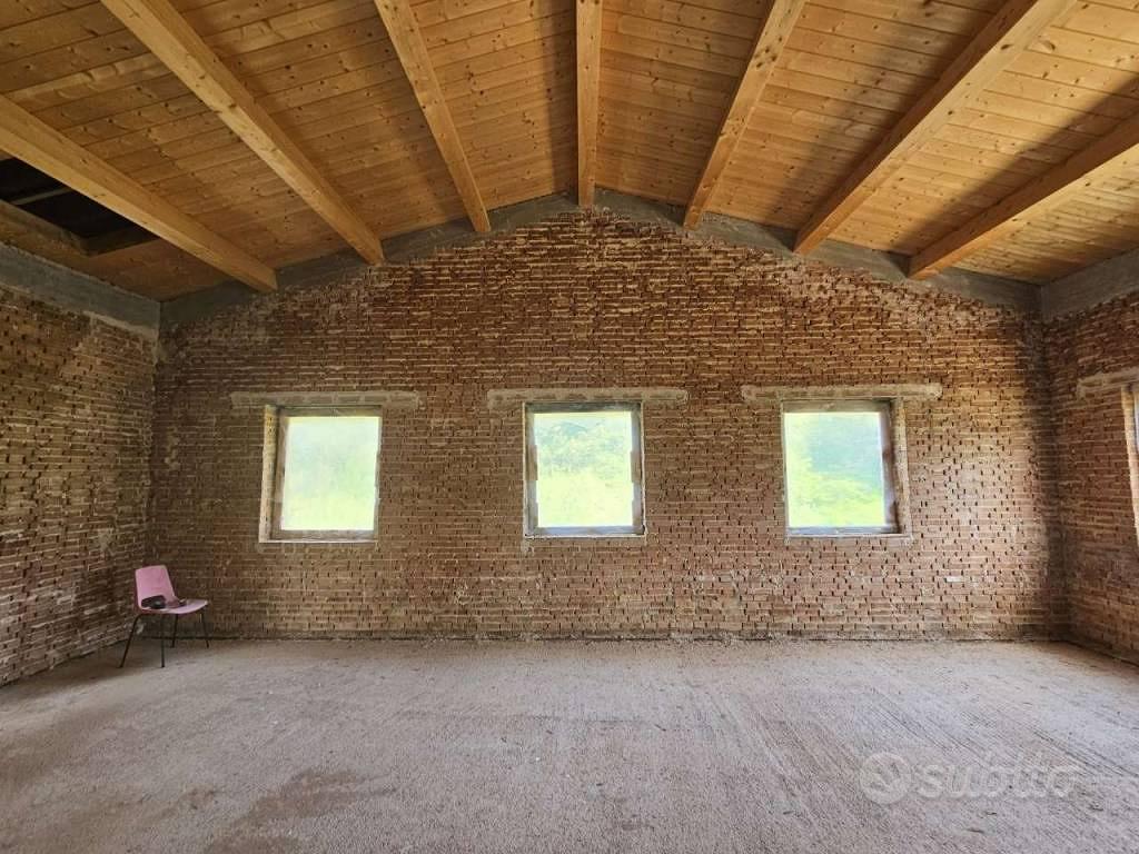 Rustico / Casale di 400 m² con più di 5 locali a P - Vista 5