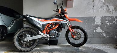 KTM 690 R enduro a Trieste