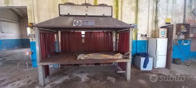 Banco di saldatura con cappa aspirante