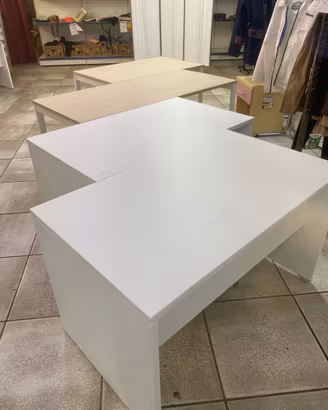 Fuori tutto scrivanie nuove
