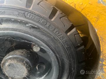 Set 4 pneumatici con cerchio carrello elevatore