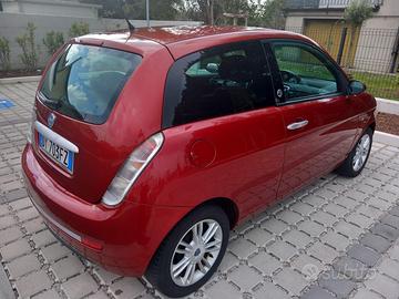 Lancia Ypsilon 1.4 con gpl collaudo 2030