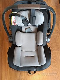 Ovetto con base isofix Nuna ArraFlex e Nuna curv