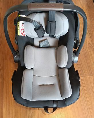 Ovetto con base isofix Nuna ArraFlex e Nuna curv