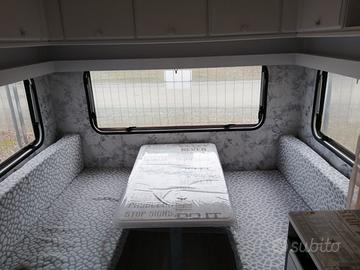 CARAVAN Knaus DINETTE a "U" e letti castello