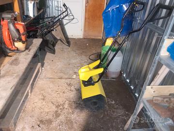 spazzolatrice e tensione per erba sintetica