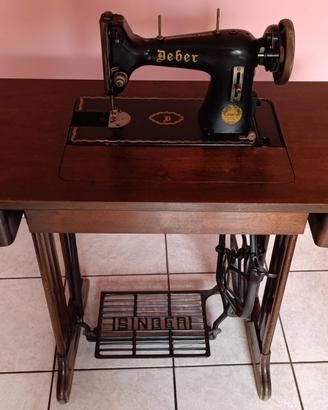 Macchina da cucire d'epoca telaio in ghisa SINGER