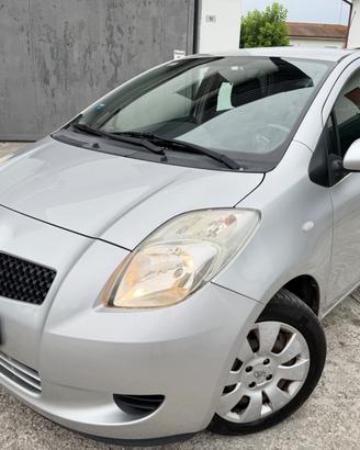 Toyota Yaris 1.0 5P. NEOPATENTATI NO BLOCCHI