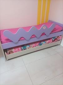 Letto doppio e scrivania 