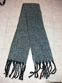 Sciarpa melange grigia/nera nuova