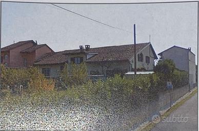 Grande casa indipendente da ristrutturare