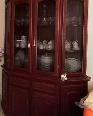 Credenza con vetrina in stile classico