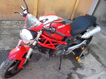Ducati Monster 696 Plus