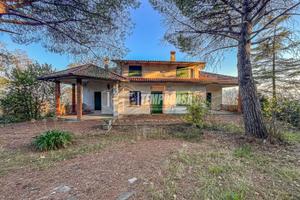 BIFAMILIARE IMMERSA NEL VERDE - POGGIO BERNI