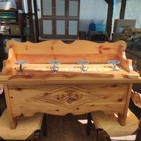 combinazione di cassa panca e appendiabiti 