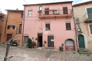 2 LOCALI A MONTOPOLI DI SABINA