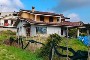 VILLA SINGOLA A LARIANO