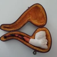 Pipa in schiuma intagliata