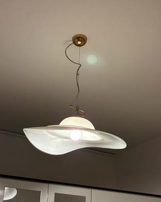 Lampadario e lampada da tavolo