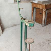 Tappatrice per tappi in sughero