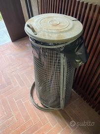 Bidone spazzatura in acciaio vintage