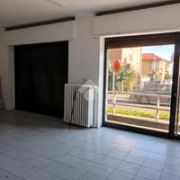 NEGOZIO A GARBAGNATE MILANESE
