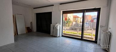 NEGOZIO A GARBAGNATE MILANESE