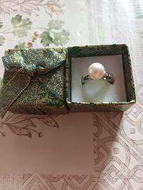 anello con perla