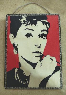 AUDREY EPBURN TARGA IN LEGNO