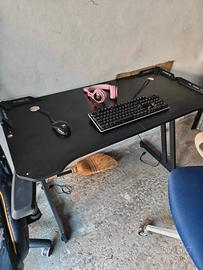 postazione da gamers sedia da gamers ecc...