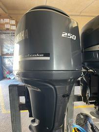 Yamaha 250 cv 4 tempi 10 ore all'attivo