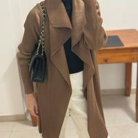 Cardigan autunnale marrone con drappeggio