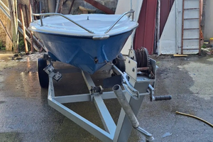 Barca in resina con carrello