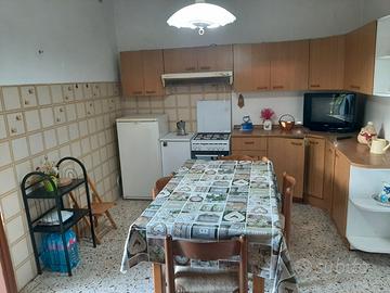 Cucina completa in buone condizioni