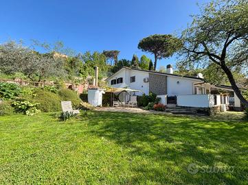 VILLA SINGOLA A GENZANO DI ROMA