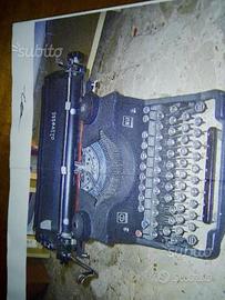 Macchina da scrivere olivetti M40