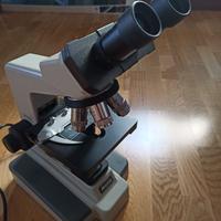 Microscopio  Motic B220