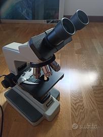 Microscopio  Motic B220