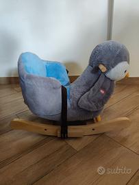 Cavallo a dondolo a forma di pinguino