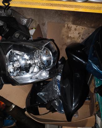 Kawasaki z750 s faro anteriore e plastiche 