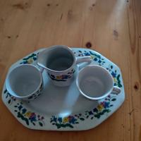 Due tazzine caffè più vassoio