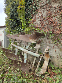 Aratro trivomere usato