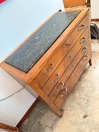 Mobile cassettiera vintage con piano in marmo nero