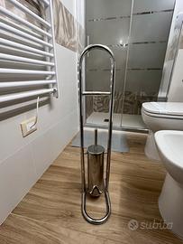 Colonna porta carta igenica e spazzolone