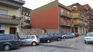 Terreno edificabile con fabbricato rurale