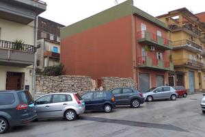 Terreno edificabile con fabbricato rurale