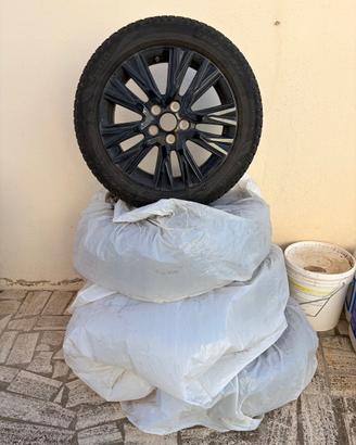 Treno gomme invernali e cerchi Toyota Yaris Cross