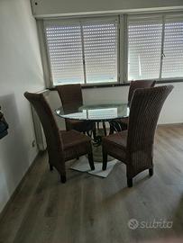 Set Tavolo Rotondo Vetro+4 Sedie in Rattan 