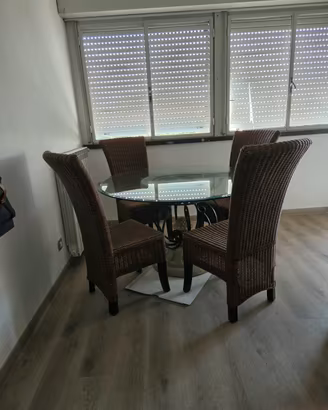 Set Tavolo Rotondo Vetro+4 Sedie in Rattan 